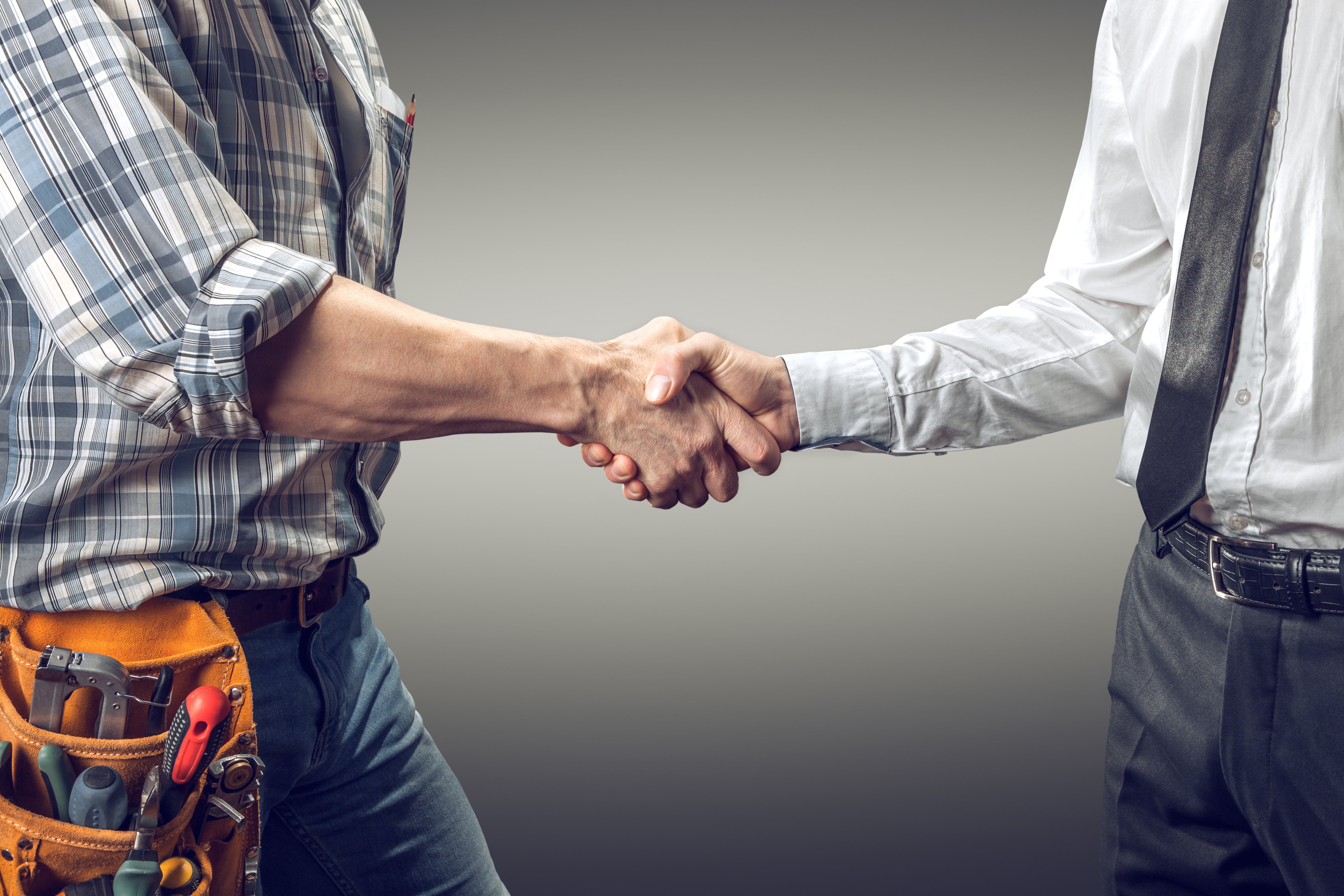 handshake between architect and contractor