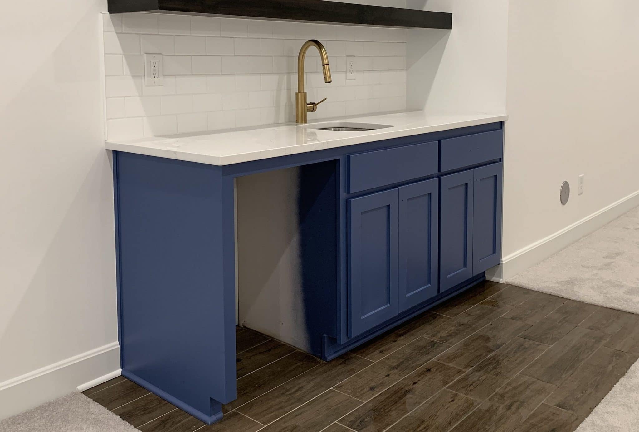 How to Choose the Right Wet Bar for Your Basement Basement Finishing